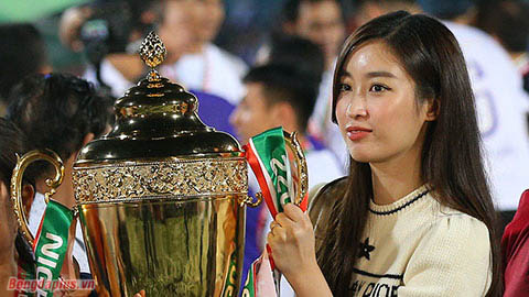 Đỗ Mỹ Linh chiếm tâm điểm trong ngày Hà Nội FC vô địch V.League 2022