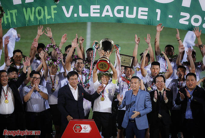 Đây là chiếc cúp vô địch thứ 6 trong lịch sử của Hà Nội FC 