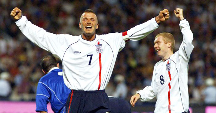 Từng làm việc ở M.U, HLV Carlos Queiroz hiểu rõ thế hệ của Beckham (trái) và Scholes cả ở CLB lẫn ở ĐT Anh