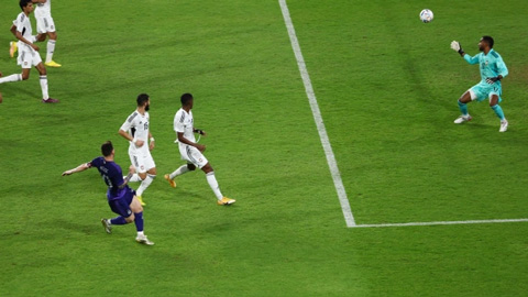 CĐM phát sốt khi Messi ghi bàn thắng tuyệt đẹp bằng... chân phải