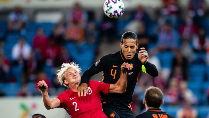 Van Dijk (trên) và đồng đội đủ sức đè bẹp Senegal trong trận ra quân tại World Cup 2022