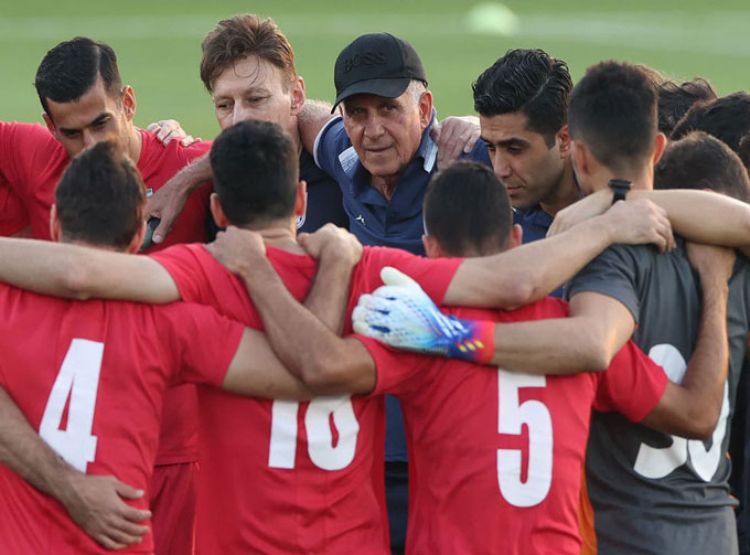 Trong tay Queiroz là một tập thể... bất ổn