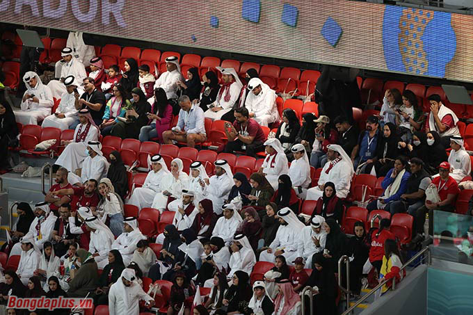 Người Qatar nô nức đến xem World Cup, giải đấu lớn hành tinh được tổ chức trên chính đất nước của họ