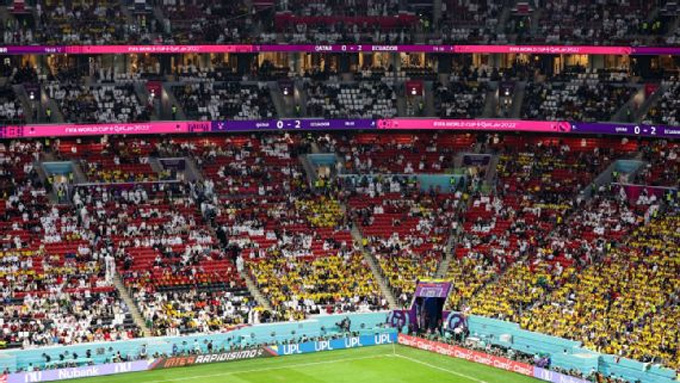 Các fan Qatar bỏ về sớm sau hiệp 1