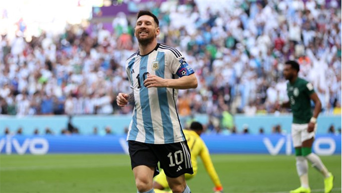 Fan tranh cãi vì ĐT Argentina được hưởng quả phạt 11m