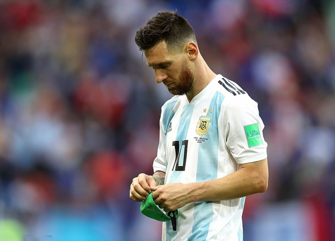 Messi rơi vào vực sâu thất vọng sau thất bại của Argentina tại World Cup 2018