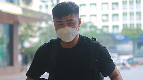 Thủ môn ĐT Việt Nam tá hoả bị mất ví khi lên hội quân 