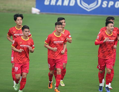 ĐT Việt Nam hiện nay có sự đan xen giữa cầu thủ giàu kinh nghiệm và các tài năng trẻ - Ảnh: Đức Cường
