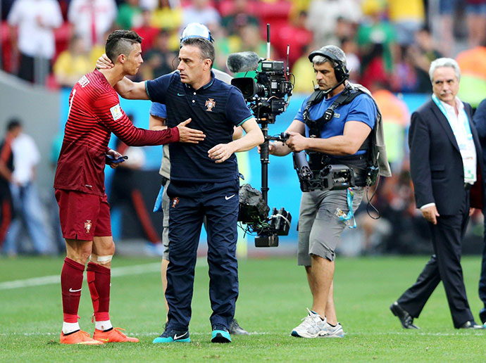 HLV Paulo Bento ủng hộ Ronaldo  trong vụ tranh cãi với M.U