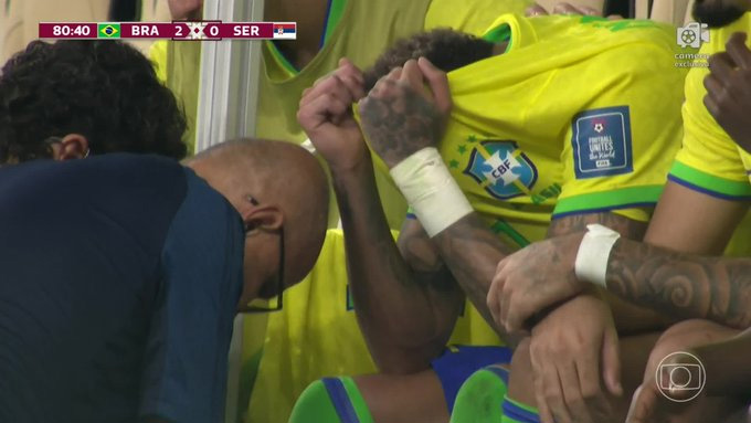 Neymar dường như đã khóc
