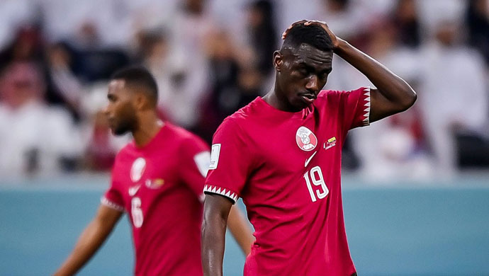 Qatar lập kỷ lục là đội chủ nhà World Cup đầu tiên bị loại sau 2 lượt trận đầu