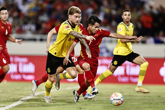 Việt Nam thi đấu ấn tượng và gây nên nhiều bất ngờ trong chiến thắng 2-1 trước Dortmund