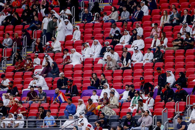 Các SVĐ vắng khán giả khiến Qatar mất điểm trầm trọng