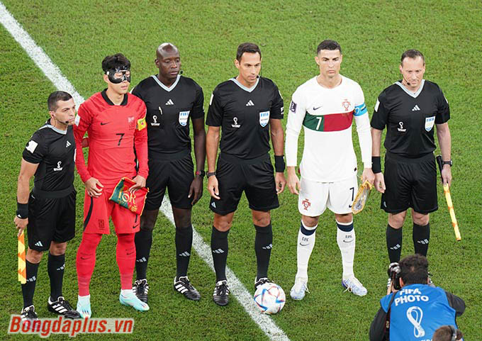 Anh cùng các cầu thủ Hàn Quốc phải thắng Bồ Đào Nha và chờ Uruguay không thắng cách biệt từ 3 bàn trở lên trước Ghana