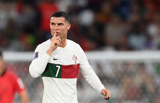Ronaldo không xa lạ gì với các trung vệ ĐT Anh