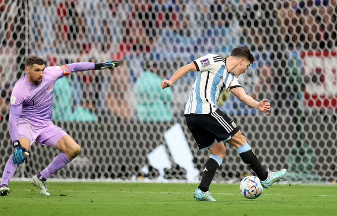 Julian Alvarez nâng tỷ số lên 2-0 cho Argentina