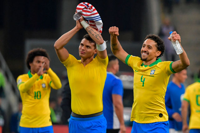 Marquinhos và Silva (trái) vẫn là bộ đôi trung vệ không thể thay thế của Brazil