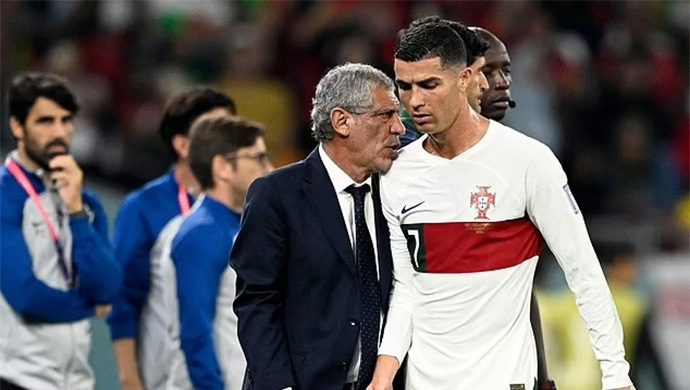 HLV ĐT Bồ Đào Nha lên tiếng về thái độ của Ronaldo khi bị thay ra