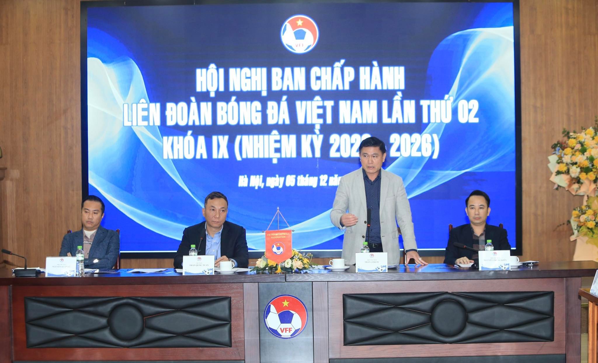 Phó chủ tịch phụ trách chuyên môn, Chủ tịch HĐQT VPF Trần Anh Tú tiết lộ VPF sẽ đưa 4 xe VAR vào sử dụng ở V.League sắp tới - Ảnh: Đức Cường 