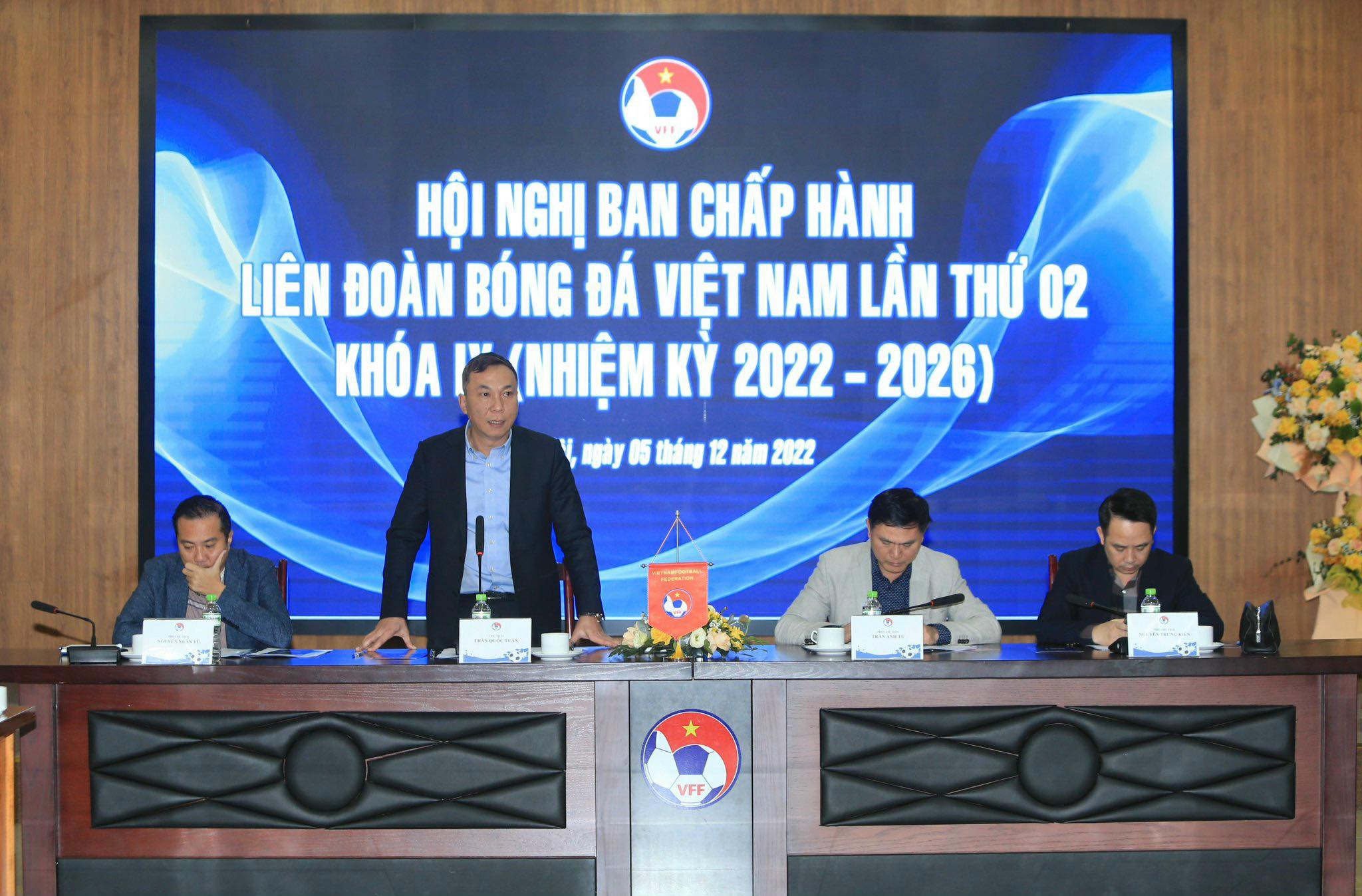 Chủ tịch VFF Trần Quốc Tuấn phát biểu khai mạc Hội nghị BCH lần thứ 2 khóa IX (nhiệm kỳ 2022-2026) - Ảnh: Đức Cường 