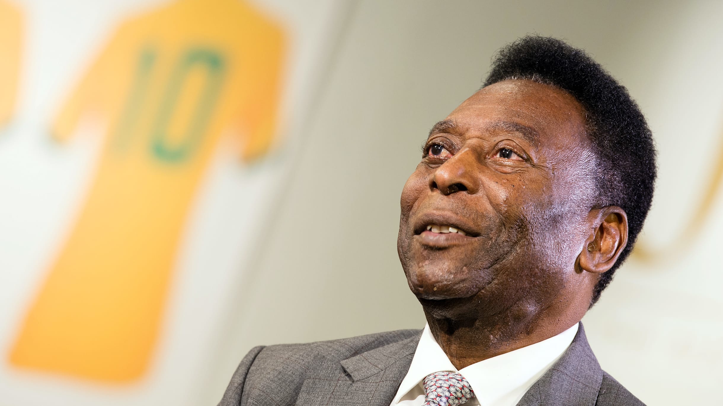 Tình hình sức khoẻ của Pele đã khiến thế giới phải tạm bỏ quên World Cup 2022