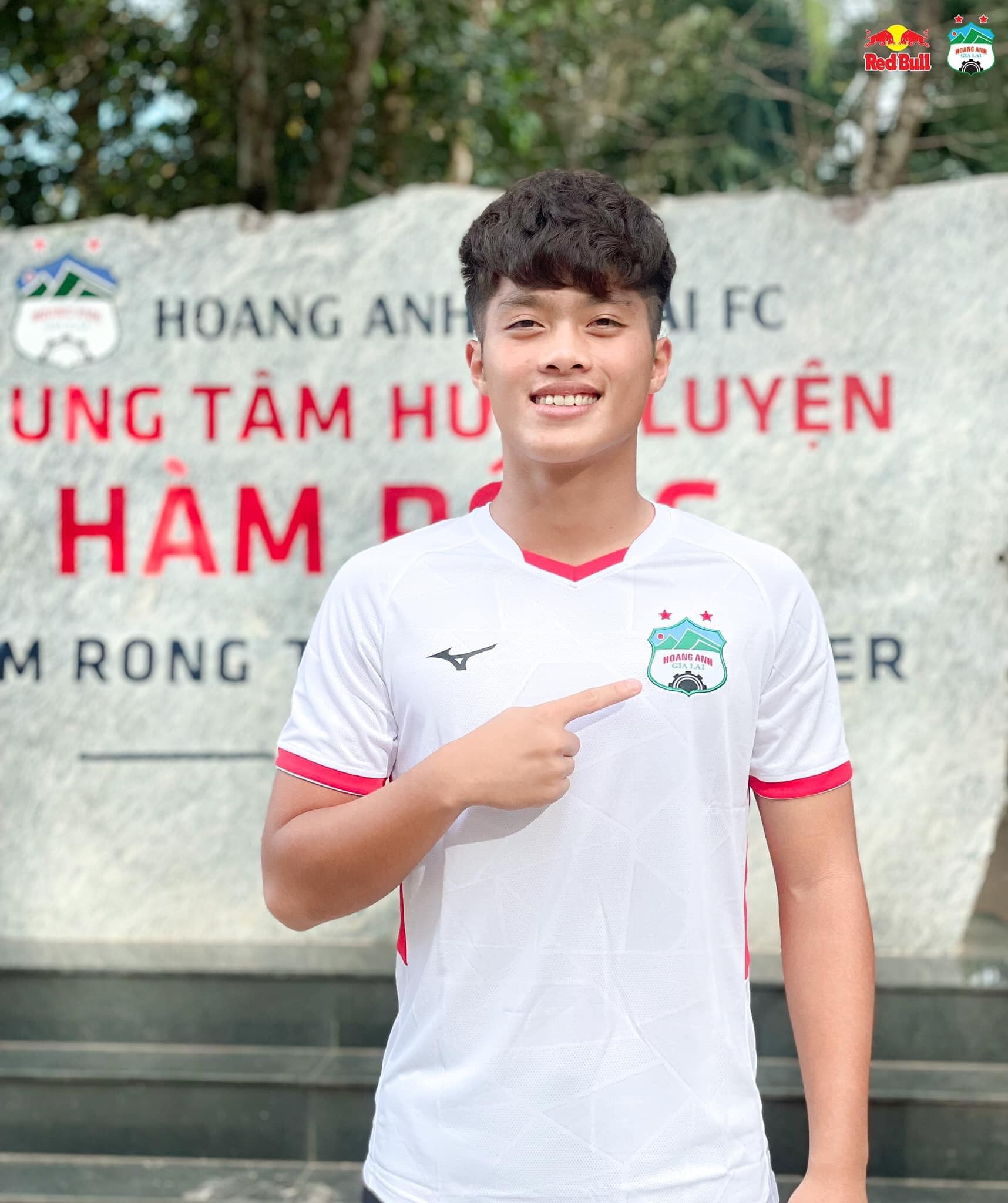 Quốc Việt là bản hợp đồng đáng chú ý đầu tiên của HAGL trước thềm mùa giải 2023 - Ảnh: HAGL FC 