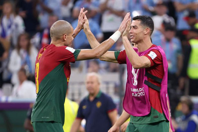 Ronaldo chia vui cùng người đồng đội Pepe