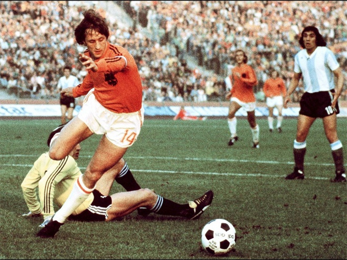 Cruyff lập cú đúp giúp Hà Lan hủy diệt Argentina