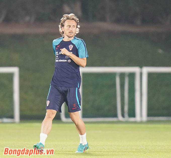 Mọi ánh mắt dành cho đội tuyển Croatia đương nhiên hướng về Luka Modric. Nhạc trưởng 37 tuổi nhiều khả năng sẽ có kỳ World Cup cuối cùng trong sự nghiệp của mình. Và trận đấu với Brazil có thể xem như một bước ngoặt lớn ảnh hưởng đến sự nghiệp thi đấu quốc tế tại World Cup của tiền vệ từng sở hữu Quả bóng vàng thế giới cách đây vài năm về trước. 