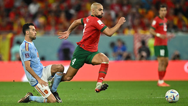 Amrabat (áo đỏ) là một trong những chuyên gia đánh chặn hay nhất tại World Cup 2022