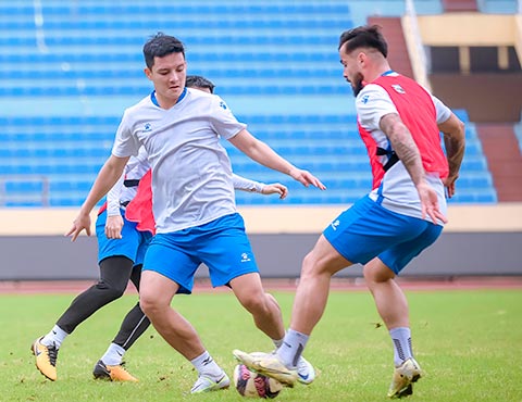Nam Định vừa đón hàng loạt gương mặt mới như cựu đội trưởng SLNA Văn Khánh hay cầu thủ thử việc Artigas