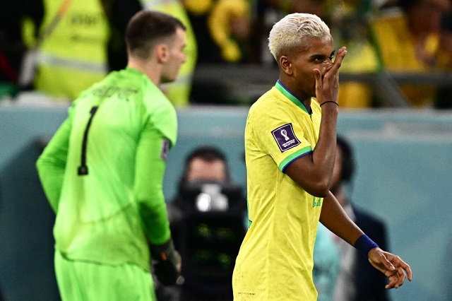 Rodrygo Goes thất bại trong lượt sút luân lưu đầu tiên của Brazil