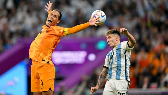 Van Dijk (trái) chưa thể hiện được vai trò thủ lĩnh ở ĐT Hà Lan