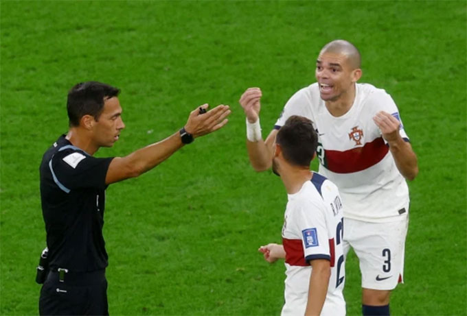 Pepe chỉ trích tổ trọng tài người Argentina