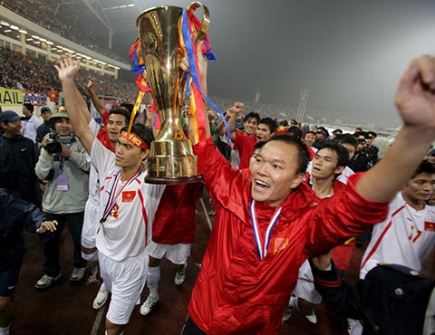 Thủ môn Dương Hồng Sơn là 1 trong 2 thủ môn của ĐNÁ giành danh hiệu Cầu thủ xuất sắc nhất AFF Cup