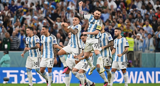 Messi và Argentina đang tiến gần tới chiếc cúp vàng World Cup