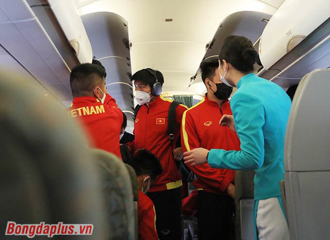 Các cầu thủ ĐT Việt Nam sẽ mất khoảng gần 2 tiếng để di chuyển tới thủ đô Vientine 