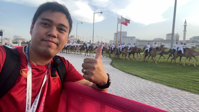 Tác giả tại một  trường đua lạc đà ở Doha (Qatar)
