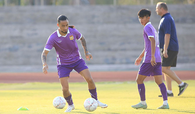 Dù đã 33 tuổi và phong độ đi xuống rõ rệt nhưng Billy vẫn được xem là chân sút số 1 trên hàng công của ĐT Lào ở AFF Cup 2022 