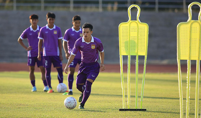 Ngoài Billy, ngôi sao đáng xem khác của Lào là Vongchiengkham. Tiền vệ đội trưởng hay còn gọi là "Messi Lào" cũng là niềm hy vọng của đội bóng triệu voi tại AFF Cup 2022 