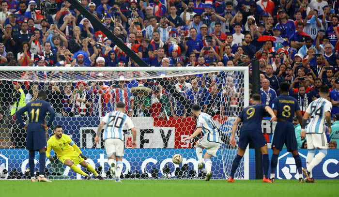 Trận chung kết diễn ra kịch tính và căng thẳng khi Lionel Messi và các đồng đội dẫn trước Pháp với tỷ số 2-0. Cá nhân Messi có 1 bàn trên chấm 11m ở hiệp 1