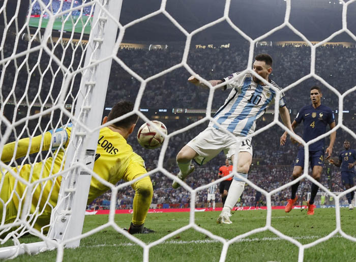 Ở hiệp phụ, Messi hoàn tất cú đúp để giúp Argentina dẫn trước 3-2...