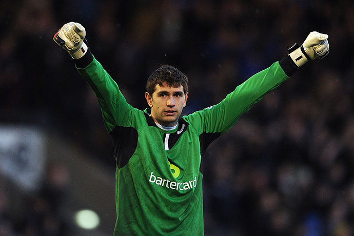 Thủ môn Emiliano Martinez thời khoác áo CLB “vô danh” Oxford United gặp Port Vale và để thủng lưới… 3 lần