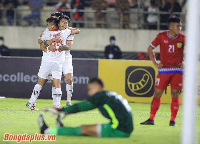 Đoàn Văn Hậu có bàn thắng đầu tiên cho ĐT Việt Nam trong sự nghiệp, với cú trivela ở phút 58