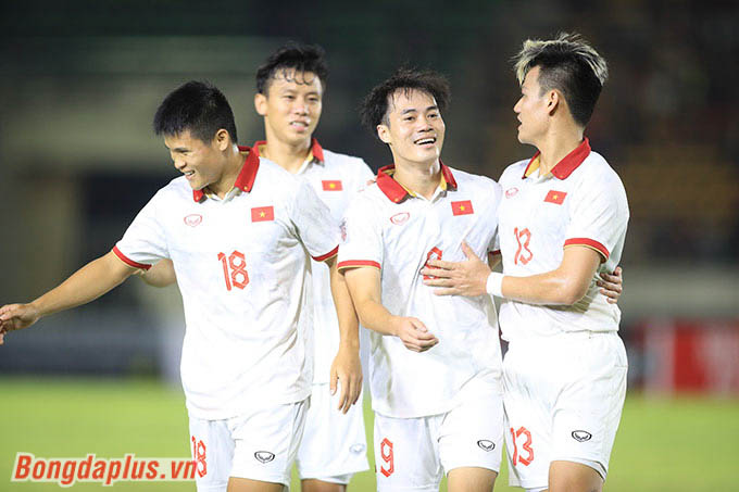 Văn Toàn vào sân và nâng tỷ số lên 5-0 cho ĐT Việt Nam. Đây cũng là bàn đầu tiên tại AFF Cup của Văn Toàn trong sự nghiệp