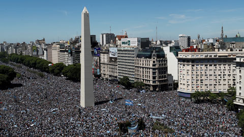 CĐV Argentina hụt hẫng khi cuộc diễu hành rước Cúp Vàng bị hủy