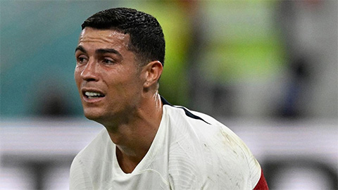 FIFA xóa dòng tweet 'đá xoáy' Ronaldo 