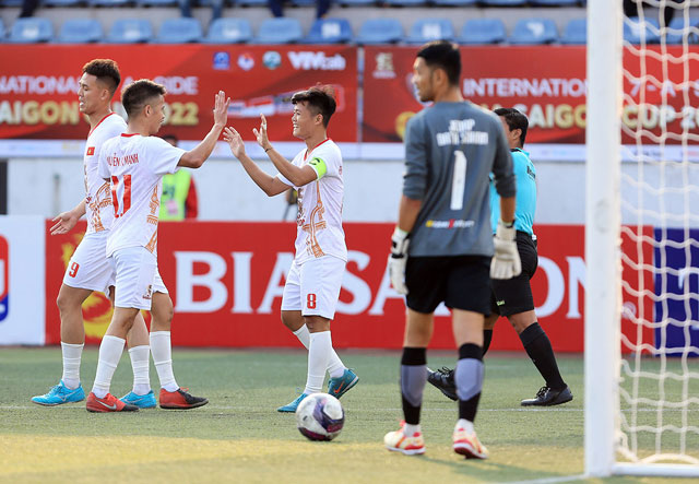 Đội tuyển chọn Việt Nam đã thắng dễ dàng với tỷ số 7-0 trong ngày ra quân 	Ảnh: ĐỨC CƯỜNG