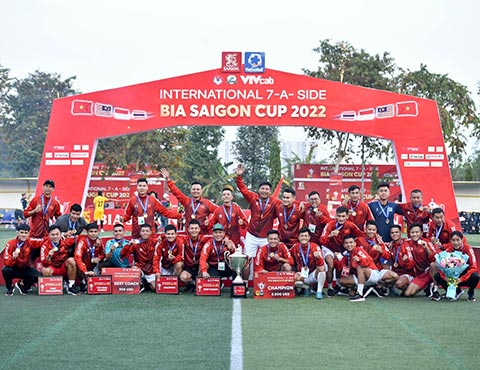 Đội tuyển chọn Việt Nam với nhiều cầu thủ phong trào xuất sắc đã giành chức vô địch