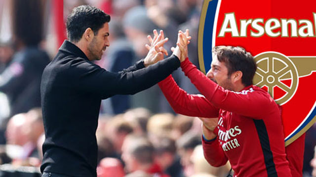 HLV Mikel Arteta rất biết ơn người trợ lý “chuyên trị bóng bổng” Nicolas Jover (phải) của mình ở Arsenal